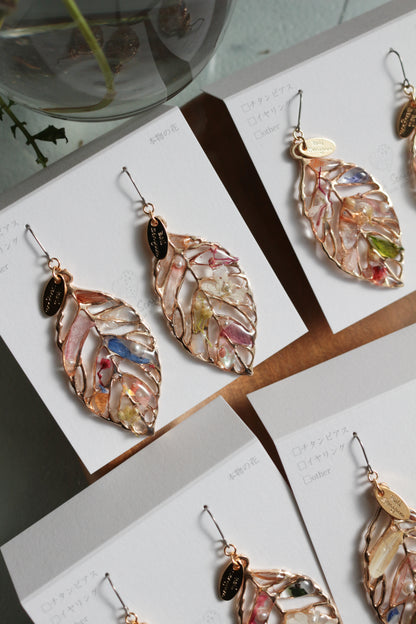 Leaf Earrings With Seasonal Flower Petals No.62 ピアスorイヤリング