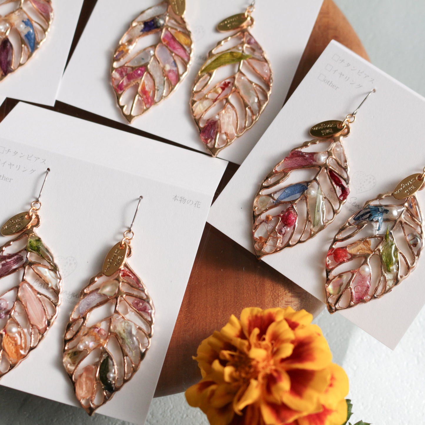 Leaf Earrings With Seasonal Flower Petals No.61 ピアスorイヤリング