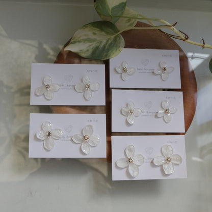 Hydrangea Petal  No.61 パーツ選べます。Clip-on or Titanium Pierce