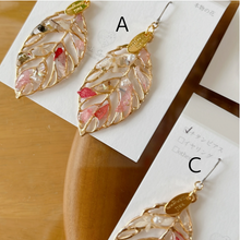 Leaf Earrings With Seasonal Flower Petals No.21 - Time limited