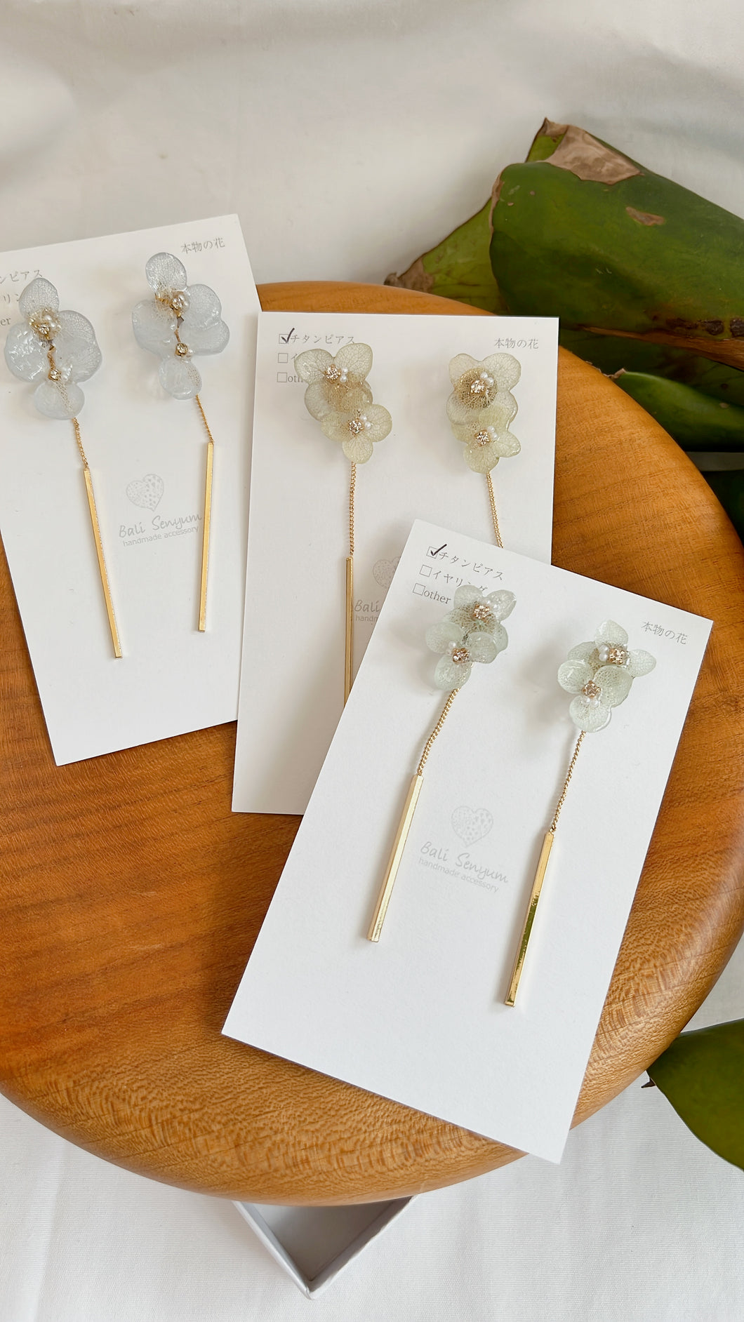 Double Hydrangeas Titanium pierce - Time Limited item