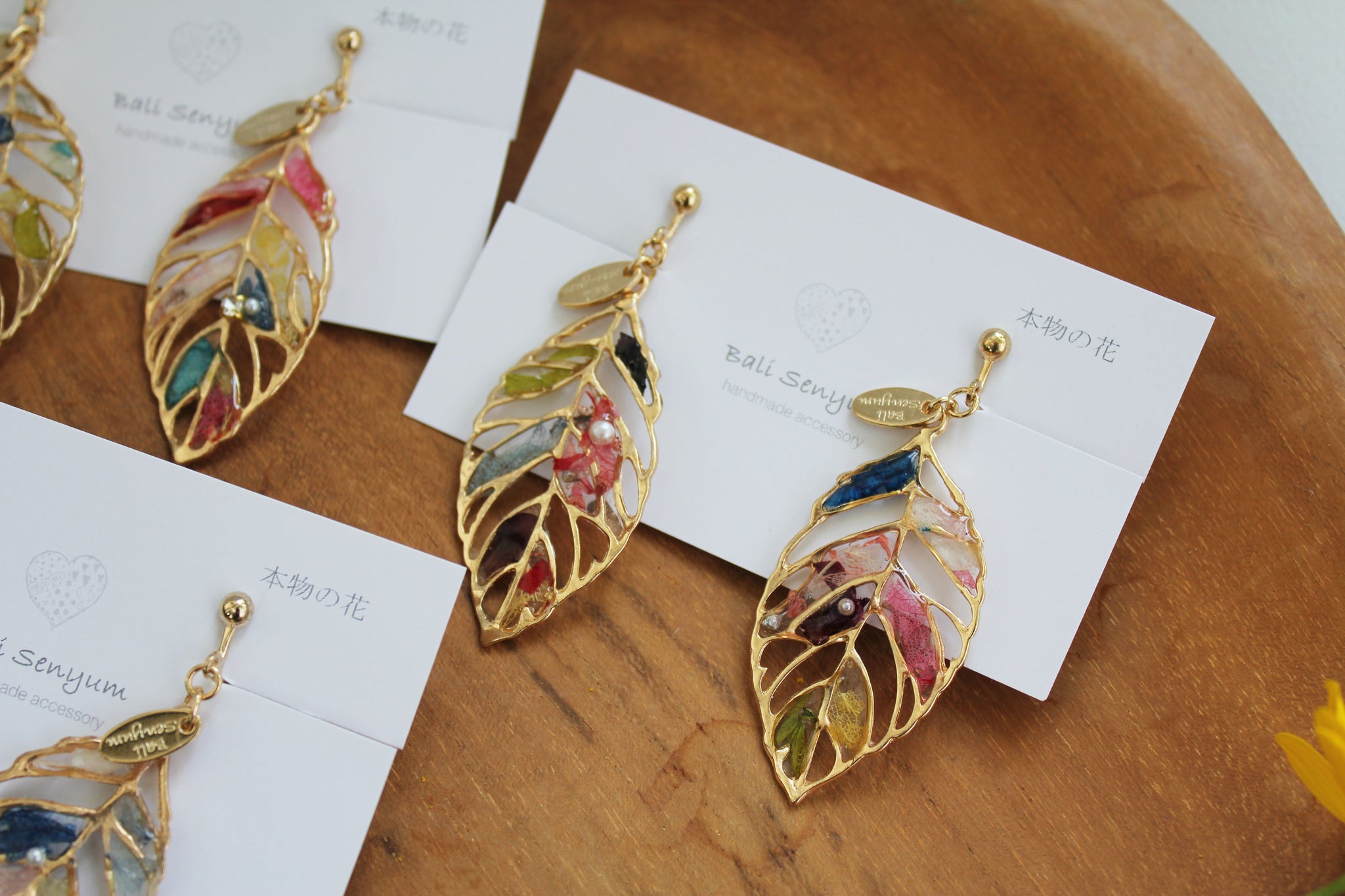 Leaf Earrings With Seasonal Flower Petals No.6 – Balisenyum