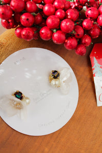 White Hydrangea Petal Earrings with Cotton Pearl - クリスマススペシャルNo.4