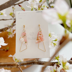 Triangular Floral Earrings With Someiyoshino 2023