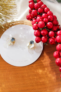 White Hydrangea Petal Earrings with Cotton Pearl - クリスマススペシャルNo.3