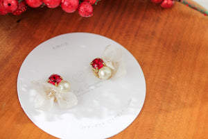 White Hydrangea Petal Earrings with Cotton Pearl and a Swarovski gem - クリスマススペシャルNo.1