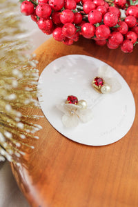 White Hydrangea Petal Earrings with Cotton Pearl and a Swarovski gem - クリスマススペシャルNo.1