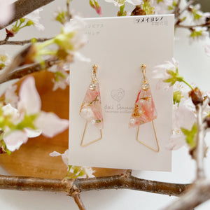 Triangular Floral Earrings With Someiyoshino 2023